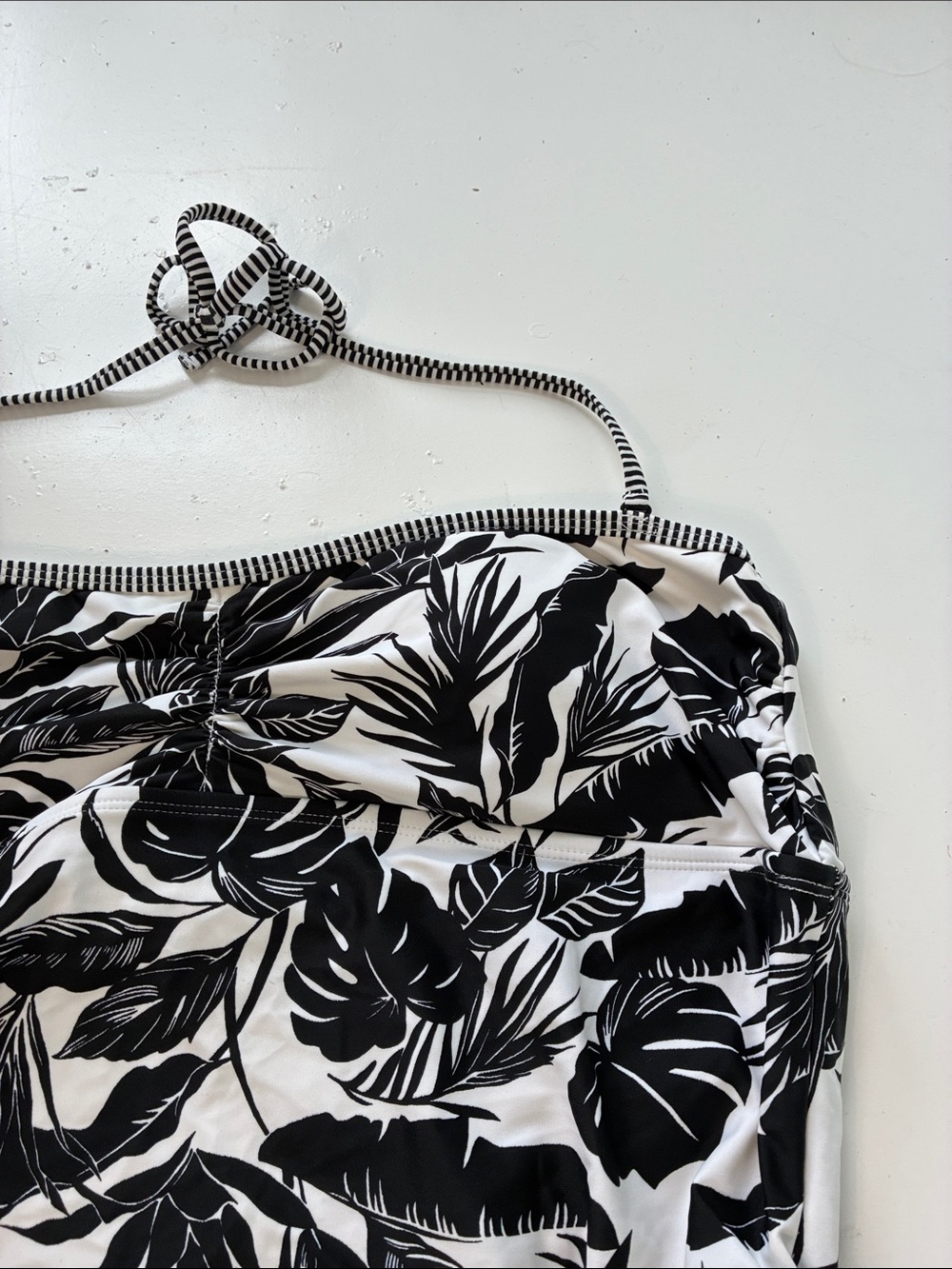 Old Navy XXL Black and White Floral Print Halter Style Tankini Swimsuit Top - Picture 2 of 6